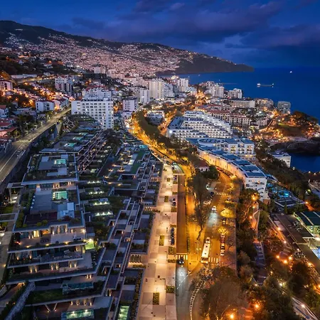 Lyra Lux Penthouse By Lovelystay