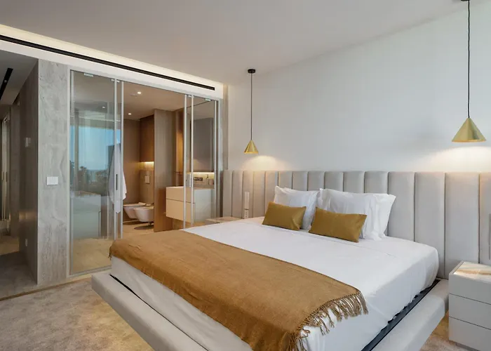 Lyra Lux Penthouse By Lovelystay